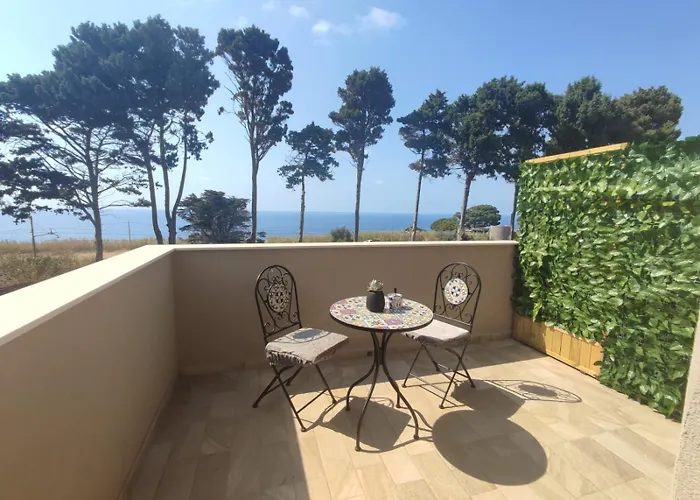 Sara לינה וארוחת בוקר 4*