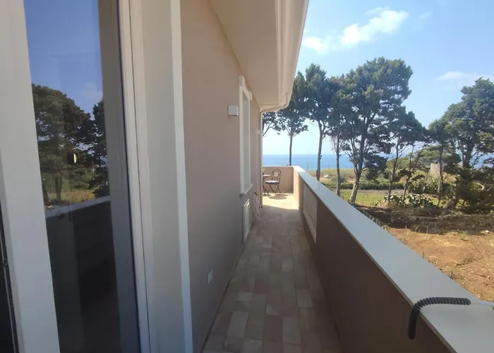 Sara לינה וארוחת בוקר