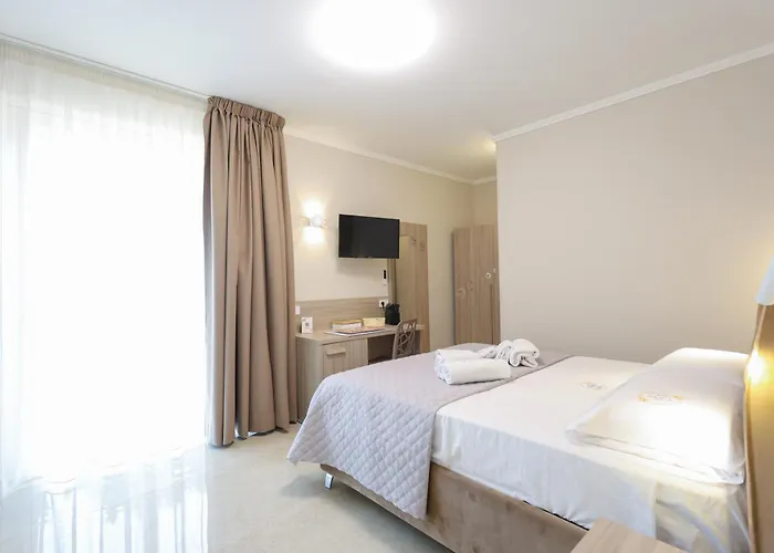 לינה וארוחת בוקר Sara