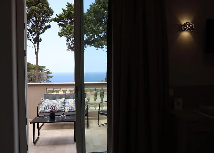 לינה וארוחת בוקר Sara