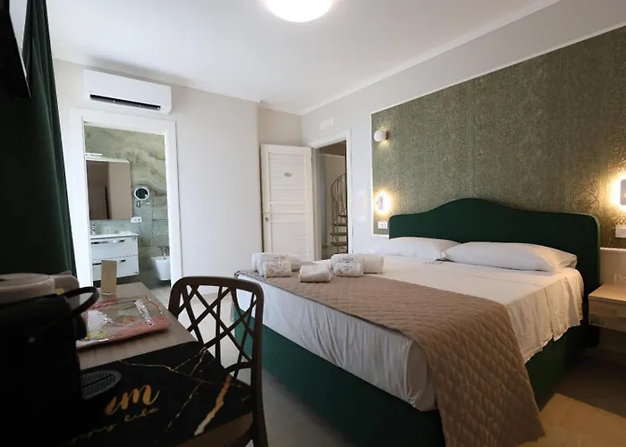 Sara סנטה דומניקה