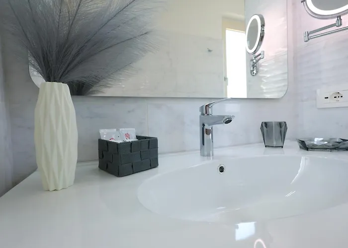 Sara לינה וארוחת בוקר 4*