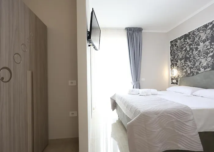 לינה וארוחת בוקר Sara 4*