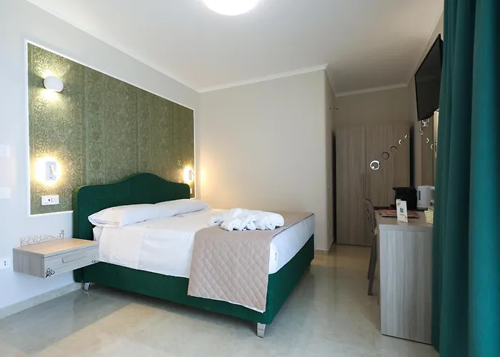 Sara לינה וארוחת בוקר