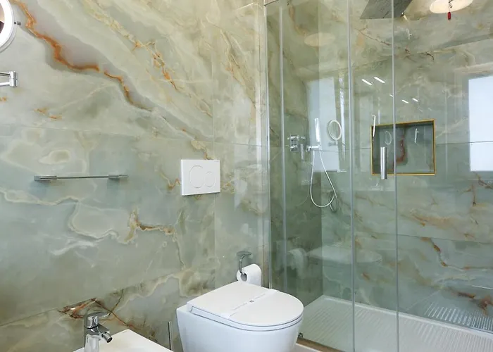 Sara לינה וארוחת בוקר 4*