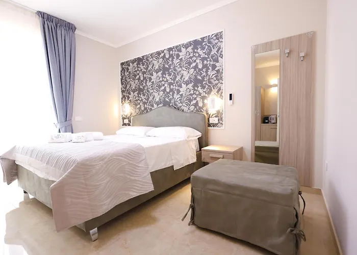 לינה וארוחת בוקר Sara 4*