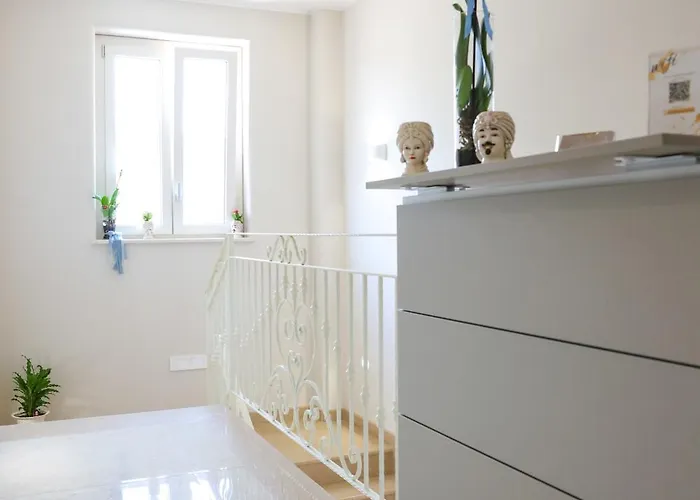 Sara לינה וארוחת בוקר 4*