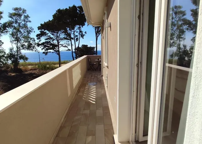 Sara לינה וארוחת בוקר