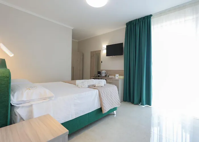 לינה וארוחת בוקר Sara